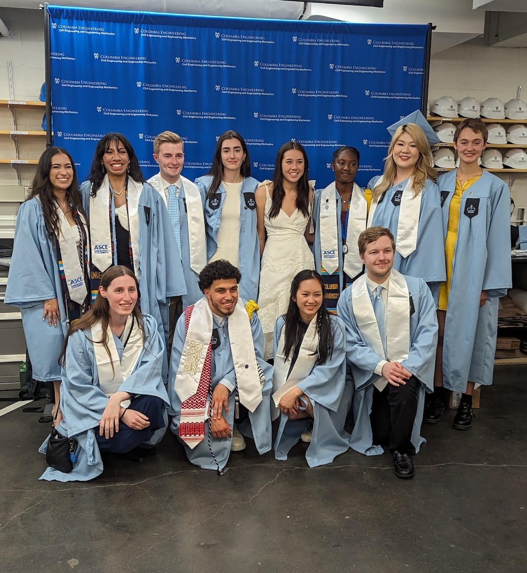 Class of 2024 undergraduates pose for a photograph together in the Carleton Lab.